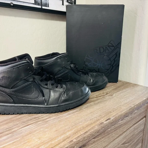 Air Jordan 1 Mid Triple Black 2013